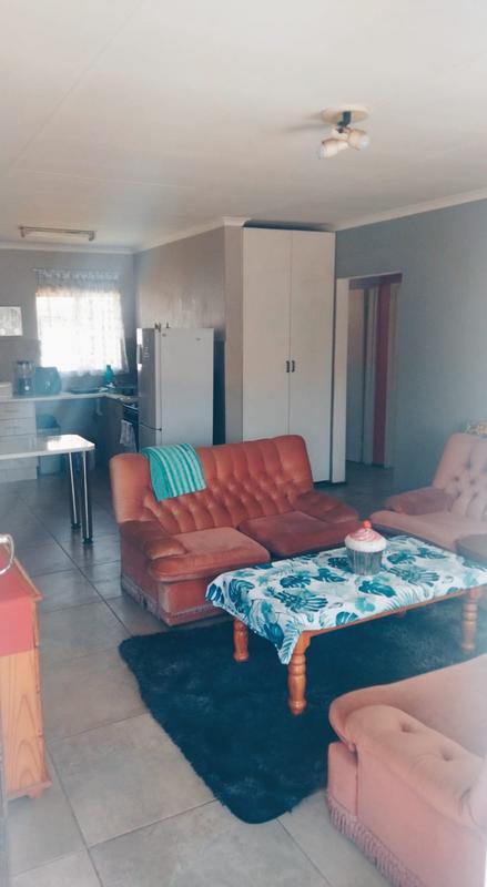 To Let 2 Bedroom Property for Rent in Kannoniers Park North West